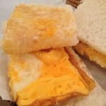 シャルマン - 片面にはカラシ。 卵は少し加糖でやや甘め