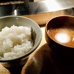 挽肉と米 - ご飯とお味噌汁