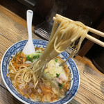 東京ラーメンショー 極み麺 - 中太ストレート面はモッチリとして旨し