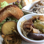 カメイノ食堂 - 冷やし中華　お惣菜側