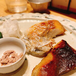 沁ゆうき にのま - ノドグロの塩焼きと銀鱈の西京焼き。ノドグロはじゅわっと音がするくらい脂が乗ってて、銀鱈は大根おろしとすだちの組み合わせが最高。