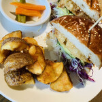 MOKU - 錦爽鶏のフライドチキンバーガー（1500円）