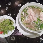 ベトナム料理 ベトクアン柏店 - レスラーが頼んだ鶏肉のフォー980円(2022.8.15)