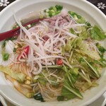 ベトナム料理 ベトクアン柏店 - 別皿の野菜を入れる(2022.8.15)