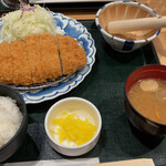 Tonkatsu Katsu Raku Yoko Hamaten - ロースかつ定食