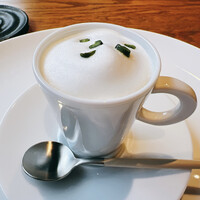 アンペイジ - きのこのスープ　ピスタチオの泡