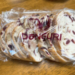 どんぐり - 【2022年08月】天然酵母 マカダミアクランベリー(ハーフ)300円。