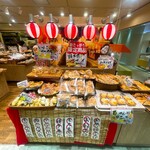 どんぐり - 【2022年08月】この売場作りは素晴らしいものが有ります。此方は店舗限定商品の売場。