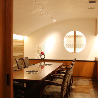 All seats are available in completely private rooms for 2 people or more.
