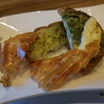 鉄板焼 彩波 - ガーリックバターパン チーズ付き