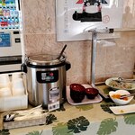 Touyoko In - サラダ・漬物・お味噌汁コーナー