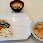 東横INN - 盛り付けたが、お皿が大きすぎる