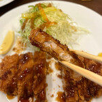 Tonkatsu Ookuni - 厚さは1㎝ほどですが、柔らかいロース肉。