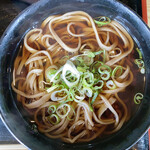 Marukatsu - 塩っぱいそばつゆですが、そばの味がつゆによく染み出ていて、美味い。