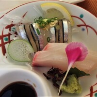 魚庵 千畳敷 - お造り　ヒラス、キビナゴ