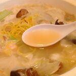 Rakuraku Chuuka - スープの様子
