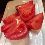 もつ焼 まるい - 冷やしトマト