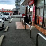 セブンイレブン - 外観写真:雨が降りそう