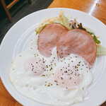洲崎食堂 - ハムエッグ　550円