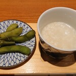 虎連坊 - お通し替わりの枝豆と