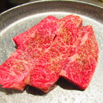 北海道焼肉 北うし - ３．【知床和牛の塩焼き肉２品】　3間熟成知床厚切]り牛たん　塩で