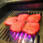 北海道焼肉 北うし - 　３．【知床和牛の塩焼き肉２品】　３週間熟成知床和牛ハラミ　　山わさびで