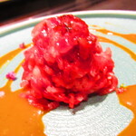 北海道焼肉 北うし - 　２．【特撰-１】びえい和牛サーロインのとろけるユッケ