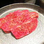 北海道焼肉 北うし - ３．【知床和牛の塩焼き肉２品】　3間熟成知床厚切]り牛たん　塩で