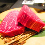 北海道焼肉 北うし - 　　４．【[b:特選２焼肉]】 　　　　　　　[b:3週間熟成知床和牛シャトーブリアン] 　　　　　　　　　　　本わさび・岩塩・北うし醤油