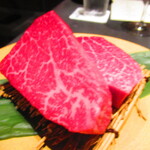 北海道焼肉 北うし - 　４．【[b:特選２焼肉]】 　　　　　　　[b:3週間熟成知床和牛シャトーブリアン] 　　　　　　　　　　　本わさび・岩塩・北うし醤油　