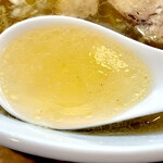 183038908 - 清湯ながらもしっかり骨太さを感じるスープ。