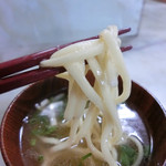 菊栄食堂 - 太麺でコシがある宮古そば