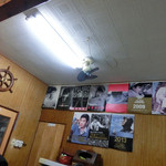 菊栄食堂 - 店内は昭和のレトロな感じ