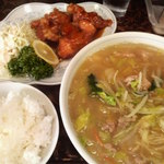 新華苑 - 味噌ラーメン、ザンキの甘酢、小ライス。