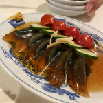 華園 - 口寂しくて皮蛋も。週末の店内は計らずもほぼ満席。なぜか女子会風の方々も見かけ、現代の町チューカ流行りを痛感する。