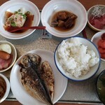 Konkadoro - 【1回目】汲み上げ豆腐、筑前煮、鮪&しらす、明太子、鯵の開き、太刀魚のみりん干し、など。