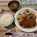 Kuriku Kurosu - チキンカツランチ　900円(税込み)ご飯普通盛り(思ったより少な目)でも安い！