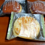 シャトレーゼ - 料理写真:北海道産バターどらやき
、沖縄産黒糖黒糖どらやき餅入り
、北海道産大納言どらやき