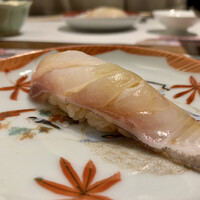 築地 すし Omakase - 5品目 津本式熟成タイ