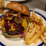 J.S. BURGERS CAFE - 2208_J.S. BURGERS CAFE ららぽーとEXPOCITY店_ベーコンチーズバーガー1,580円_めちゃくちゃ食欲をそそります！