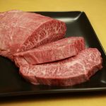 Ikebukuro Otonano Hambagu - 黒毛和牛を100％使用し、溶岩石の上で焼き上げるので、遠赤外線効果でふっくら、肉汁たっぷりに仕上がります。