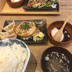 肉汁餃子のダンダダン - 餃子が3個しかなかった。。