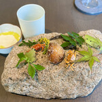 Auberge eaufeu - ◆water
                                沢蟹 養殖どじょう 丸いもドーナツ 冬瓜
                                ノグチナオヒコの研究所の甘酒を発酵させたヨーグルト
                                ノグチナオヒコの研究所の仕込み水に炭酸を加えて山椒の香りをつけたもの