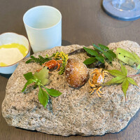 Auberge eaufeu - ◆water
                    沢蟹 養殖どじょう 丸いもドーナツ 冬瓜
                    ノグチナオヒコの研究所の甘酒を発酵させたヨーグルト
                    ノグチナオヒコの研究所の仕込み水に炭酸を加えて山椒の香りをつけたもの