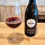 ACiD brianza - 再訪伺う前から次は赤ワインをオーダーしようと思っていたので、クラフトビールも気になり迷ったけど初志貫徹でリクエスト。しっかりした飲み応えながらとてもまろやか美味しかった〜♡(^^)