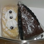 パティスリー セミュー - 2013年4月、ケーキ２種。昔風の大きなケーキなら１個しか入らなそうな箱・・・