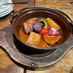 MOKICHI TRATTORIA - 酒蔵だけあって豚バラのビール煮