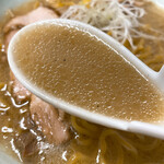 183063787 - 【2022年08月】味噌大盛950円、スープアップ。このスープが大好きです。