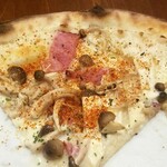 Pizzeria D.F Azzurro - きのことベーコンのクリームソースPizza
