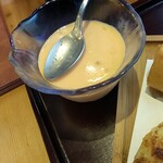 万葉軒 ワンタン麺&香港飲茶Dining - 果肉入りフレッシュマンゴーのプリン